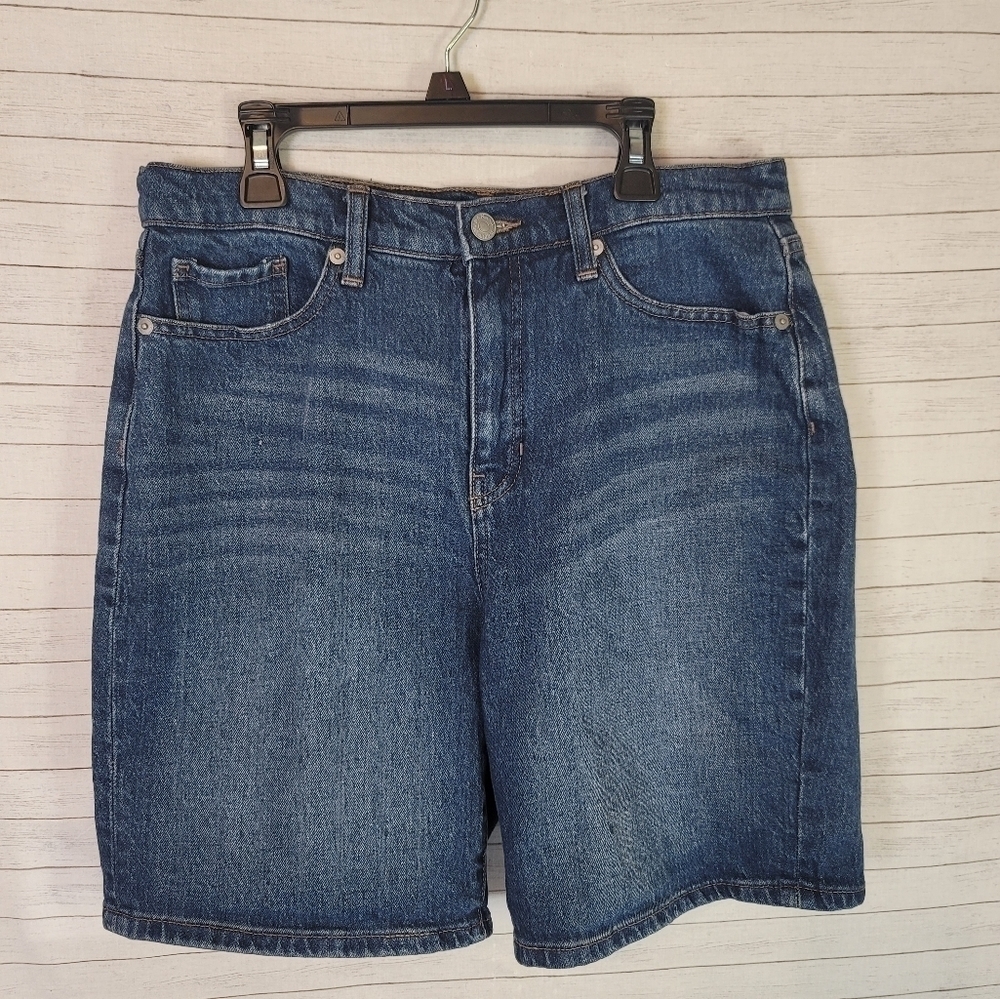 BANANA REPUBLIC 8INCH HIGH RISE GIRLFRIEND SHORTS IN DARK WASH, SZ 29